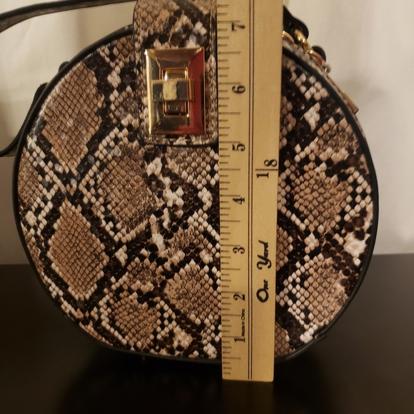 Handbag - Picture 6 of 6